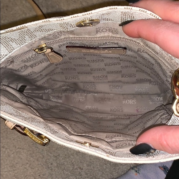 Michael Kors crossbody - Picture 3 of 3